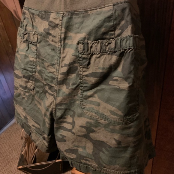 A New Approach Camouflaged Shorts - Picture 11 of 13